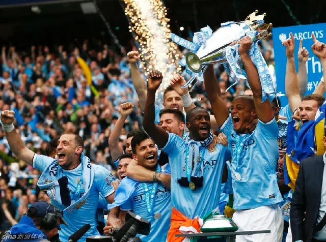 Chia tay Man City, lão tướng Yaya Toure “cố đấm ăn xôi” nán lại Ngoại hạng - Ảnh 1.