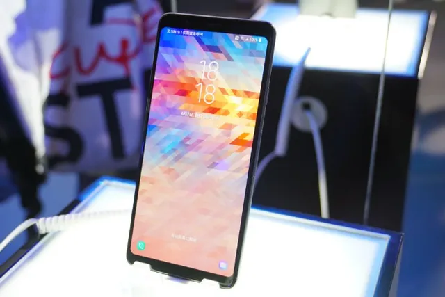 Samsung công bố giá bán Galaxy A9 Star và A9 Star Lite - Ảnh 1.