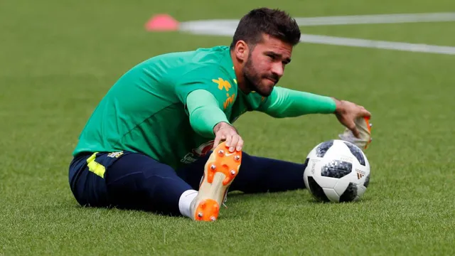 Bỏ De Gea, Real Madrid vung tiền tấn cho thủ môn số một Brazil - Ảnh 1.