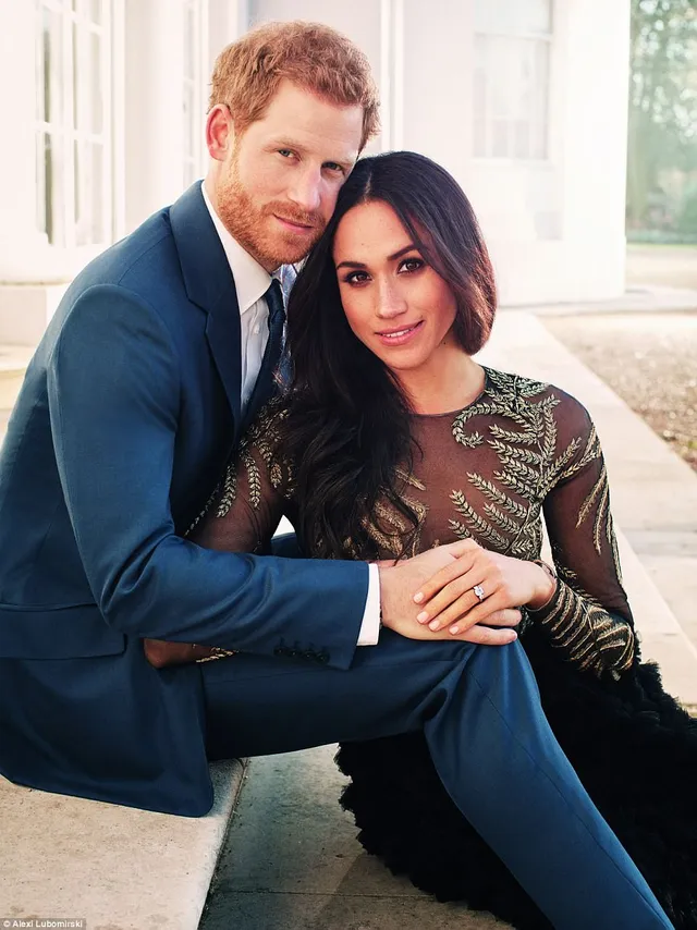 Soi tủ đồ triệu đô của Công nương Meghan Markle kể từ khi làm dâu Hoàng gia Anh - Ảnh 29.