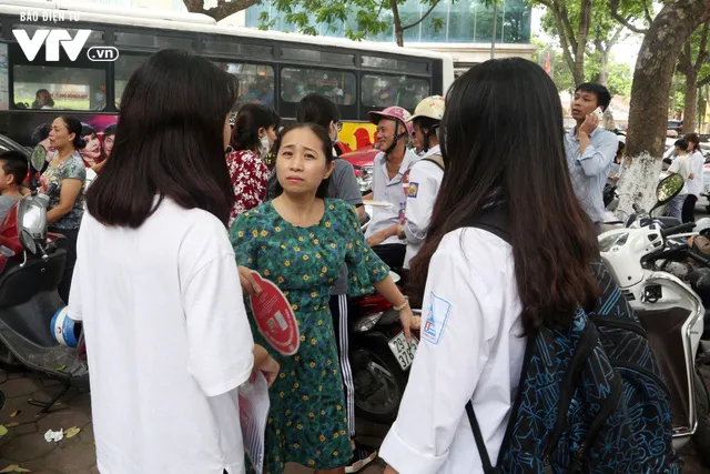 Môn Văn Kỳ thi THPT Quốc gia 2018: Thí sinh kêu trời lệch tủ, khó nhằn câu cuối - Ảnh 3.