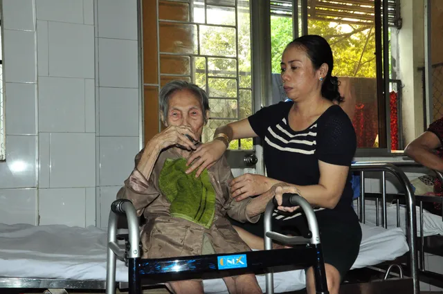 Thay khớp háng cho cụ bà 104 tuổi - Ảnh 1. Thay khớp háng cho cụ bà 104 tuổi - Ảnh 1.