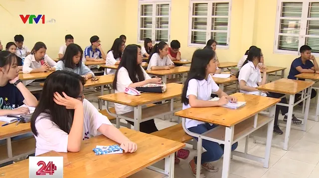 Đã xác định người làm “lọt” cả 2 đề thi Toán và Ngữ văn lớp 10 - Ảnh 1. Đã xác định người làm “lọt” cả 2 đề thi Toán và Ngữ văn lớp 10 - Ảnh 1.