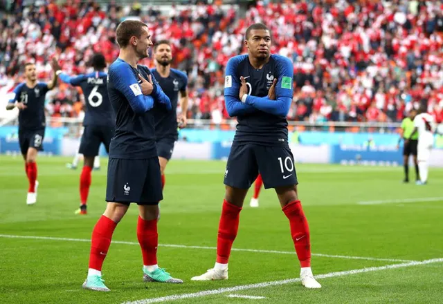 Mbappe làm điều này đã khiến tất cả phải ngả mũ thán phục - Ảnh 1.