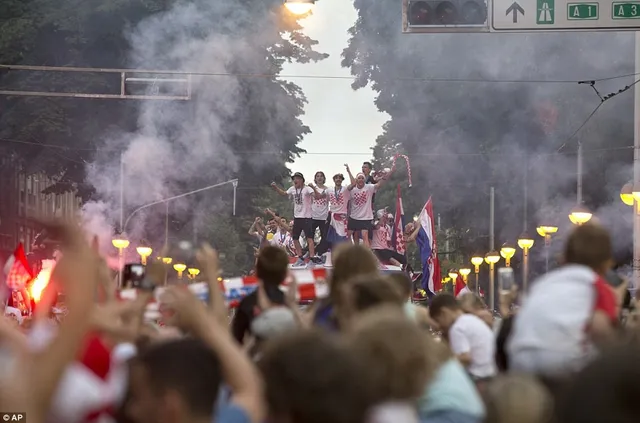 ĐT Croatia trở về sau chiến tích lịch sử: Còn bữa tiệc nào hoành tráng hơn thế? - Ảnh 5.