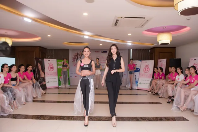 Đỗ Mỹ Linh thị phạm cho thí sinh Hoa hậu Việt Nam bằng màn catwalk xuất thần - Ảnh 3.