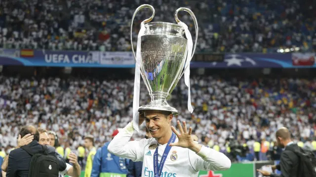 7 mục tiêu Ronaldo nhắm đến sau khi đầu quân cho Juventus: Quả bóng Vàng thứ 6 và hơn thế nữa - Ảnh 3.