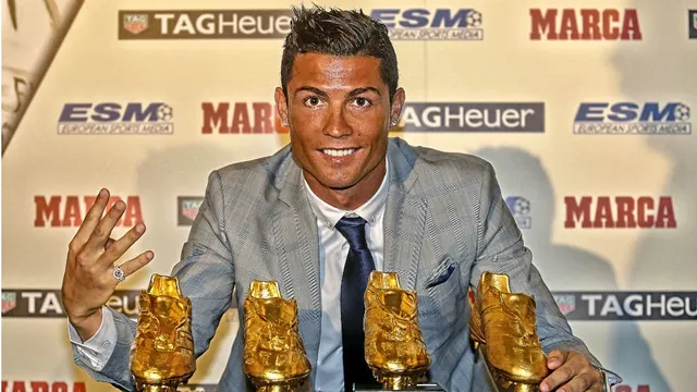 7 mục tiêu Ronaldo nhắm đến sau khi đầu quân cho Juventus: Quả bóng Vàng thứ 6 và hơn thế nữa - Ảnh 6.