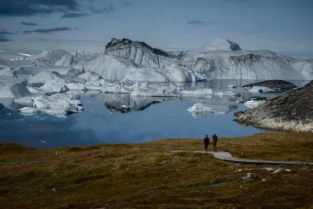 Ngắm vẻ đẹp siêu thực của vịnh băng Ilulissat - Ảnh 1.