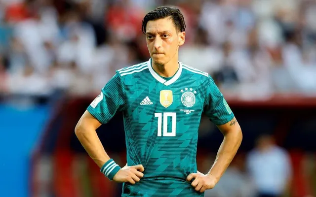 Mesut Ozil tuyên bố từ giã ĐTQG Đức - Ảnh 1.