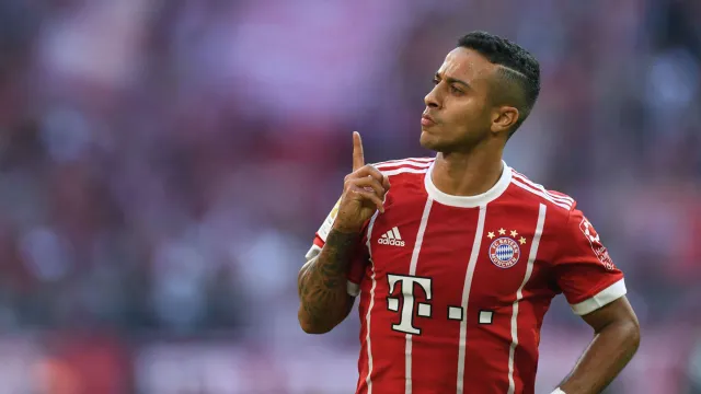 Bayern Munich cố gắng thuyết phục Thiago Alcantara ở lại - Ảnh 1.