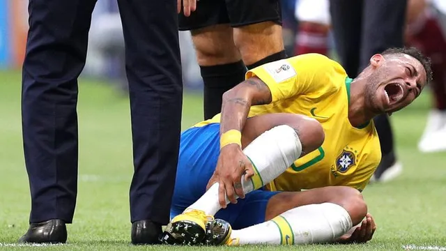 Chơi tệ ở World Cup, Neymar vẫn nhận băng thủ quân của ĐT Brazil - Ảnh 1.