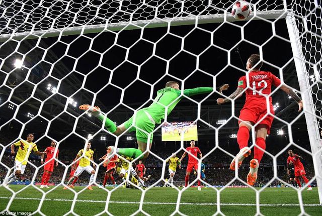 Thủ thành Pickford của ĐT Anh nói gì khi phá penalty của ĐT Colombia? - Ảnh 1.