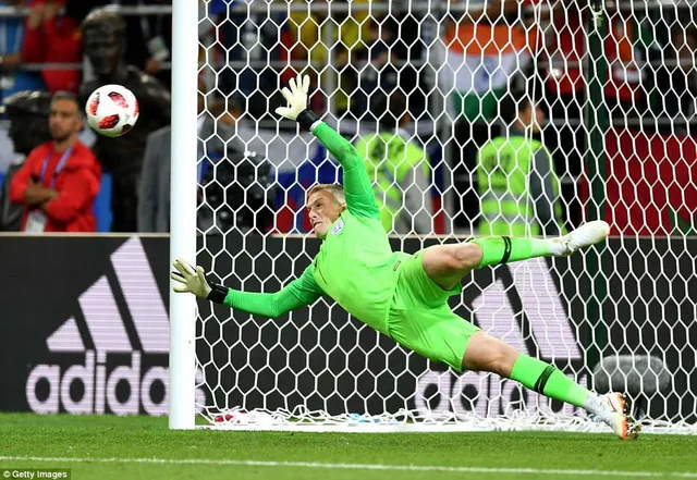 Thủ thành Pickford của ĐT Anh nói gì khi phá penalty của ĐT Colombia? - Ảnh 2.