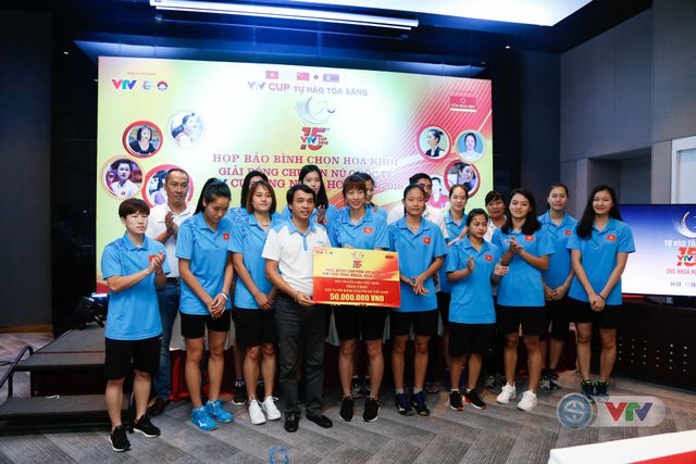 VTV Cup Ống nhựa Hoa Sen 2018: ĐT Việt Nam nhận thưởng 200 triệu đồng trước trận chung kết - Ảnh 3.