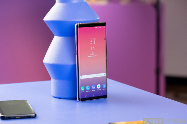 Galaxy Note 9 bất ngờ bốc cháy trong túi xách của người dùng - Ảnh 1.