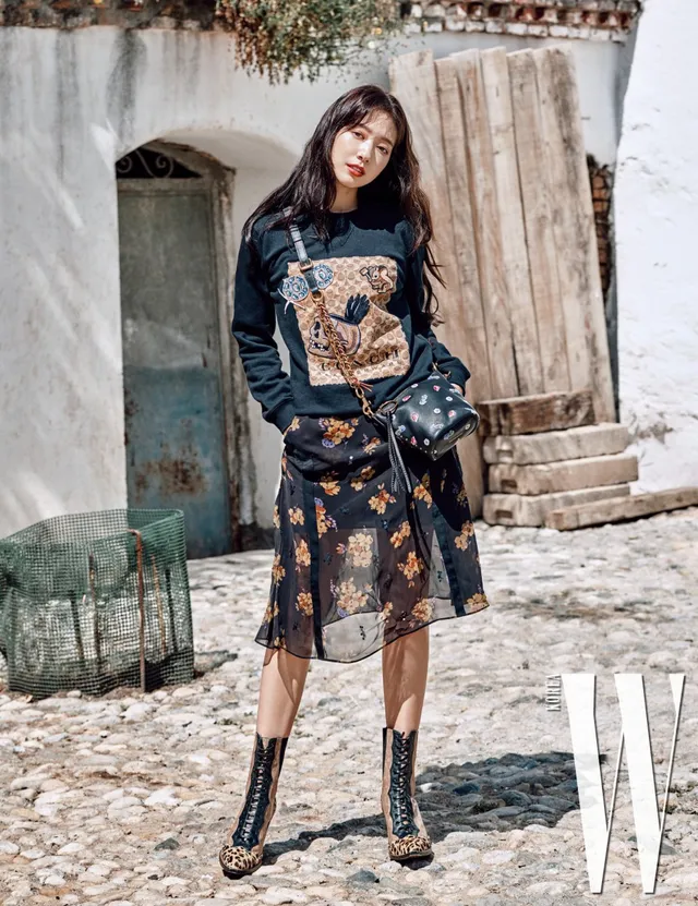 Park Shin Hye hóa tắc kè hoa trong bộ ảnh mới - Ảnh 8.