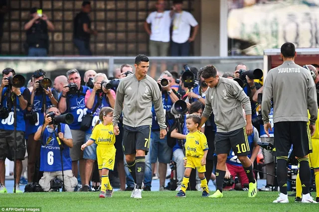 Chievo 2-3 Juventus: Ronaldo không ghi được bàn, Bà đầm già thắng nghẹt thở - Ảnh 1.