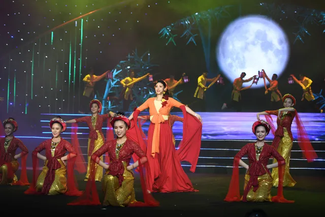Hoa hậu Hà Kiều Anh bất ngờ khoe giọng ca trong veo - Ảnh 3.