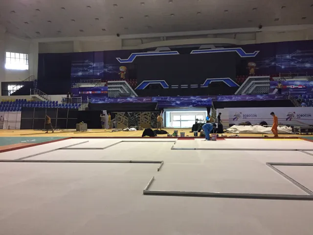 ABU Robocon 2018: Sân thi đấu và khu tập kết robot đang được gấp rút hoàn thiện - Ảnh 1.