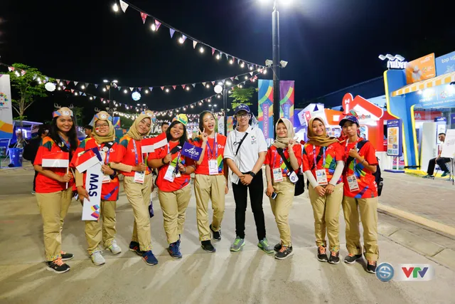 ẢNH: Lễ khai mạc ASIAD 2018 đầy màu sắc và ấn tượng - Ảnh 1.