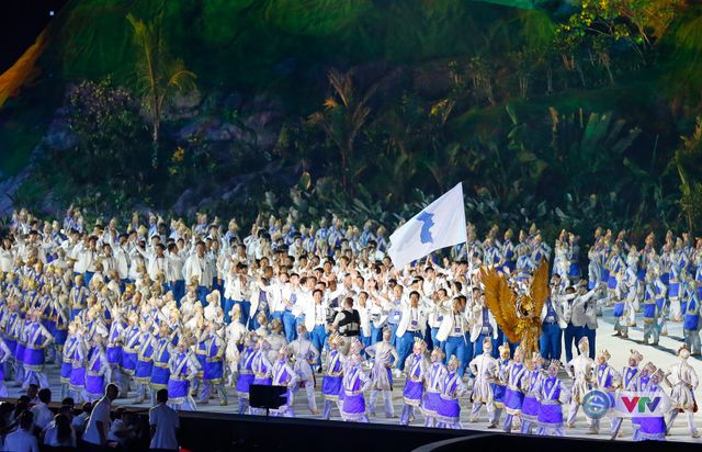 ẢNH: Lễ khai mạc ASIAD 2018 đầy màu sắc và ấn tượng - Ảnh 8.