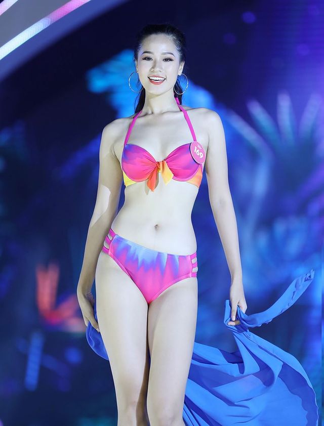 Màn trình diễn bikini nóng bỏng của thí sinh HHVN 2018 tại Đà Nẵng - Ảnh 4.