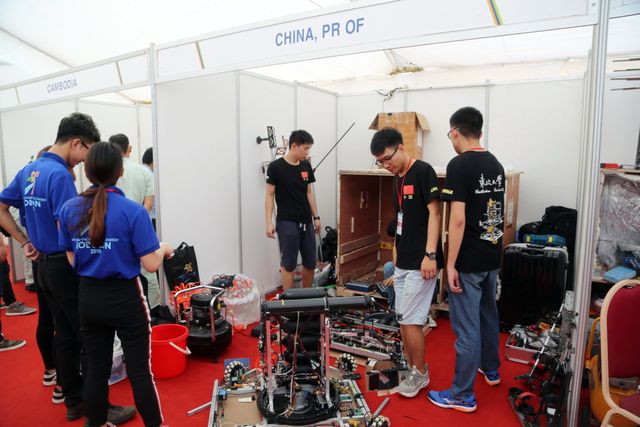 ABU Robocon 2018: Ngày đầu của các đội tuyển tại khu tập kết robot - Ảnh 1.