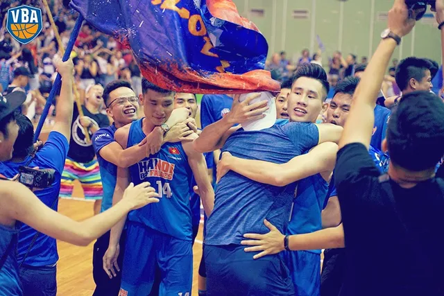 VBA 2018: Hanoi Buffaloes giành chiến thắng trên sân nhà, lần đầu tiên vào VBA Finals - Ảnh 1.