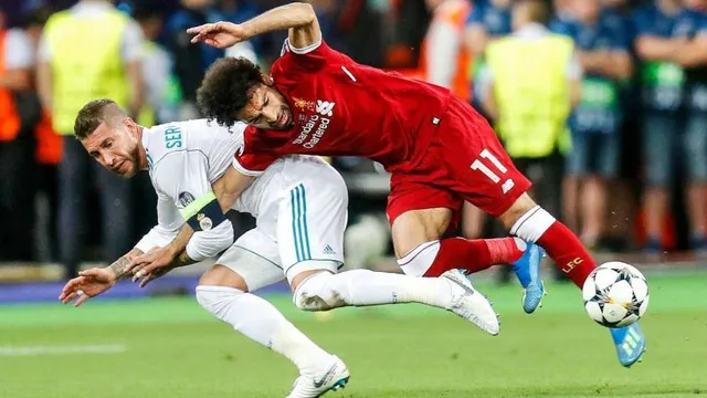 Ramos trêu ngươi Salah sau khi giành giải Hậu vệ xuất sắc nhất UEFA - Ảnh 1.