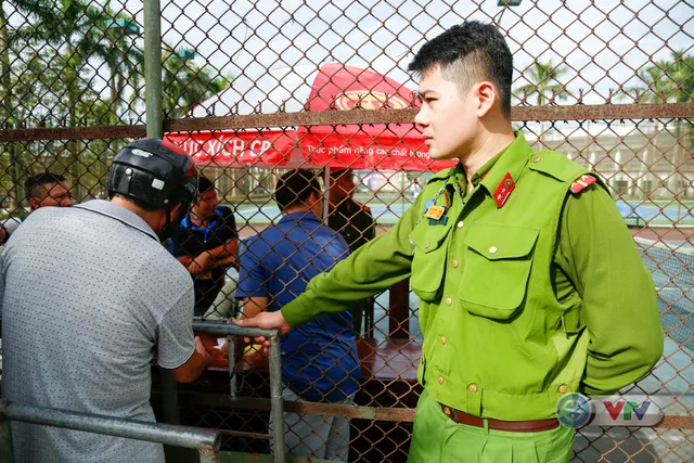 VTV Cup Ống nhựa Hoa Sen 2018: Hàng nghìn người xếp hàng dài mua vé xem ngày khai mạc - Ảnh 11.