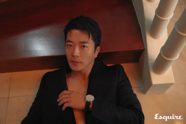 Kwon Sang Woo đầy phong độ ở tuổi U50 - Ảnh 1.