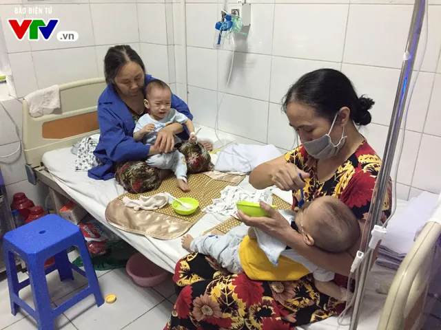 Cảnh báo: Thêm nhiều bệnh nhi biến chứng sởi nguy hiểm - Ảnh 1.