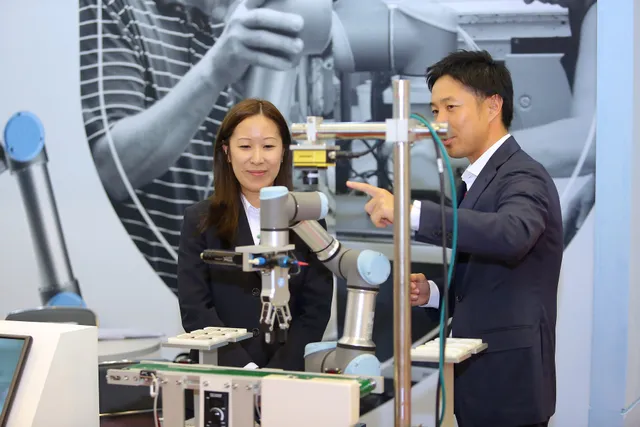 Robot hợp tác: Tương lai của ngành tự động hóa và điều khiển tại Việt Nam? - Ảnh 1. Robot hợp tác: Tương lai của ngành tự động hóa và điều khiển tại Việt Nam? - Ảnh 1.