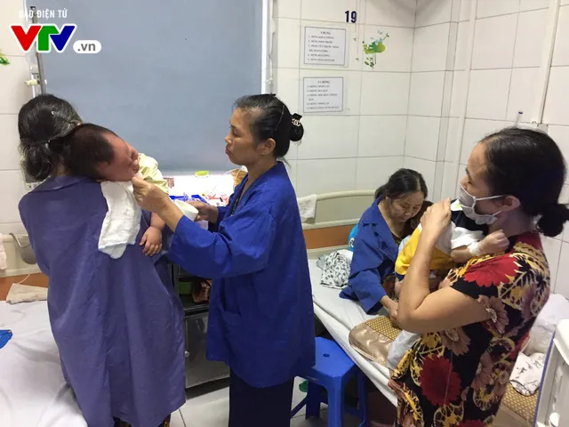 Nguy cơ sởi biến chứng nặng do không tiêm vaccine phòng ngừa - Ảnh 1.