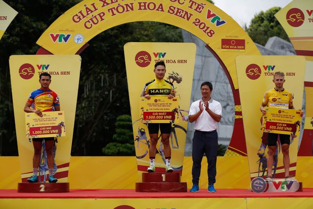 ẢNH: Những khoảnh khắc ấn tượng chặng 10 Giải xe đạp quốc tế VTV Cúp Tôn Hoa Sen 2018 - Ảnh 12.