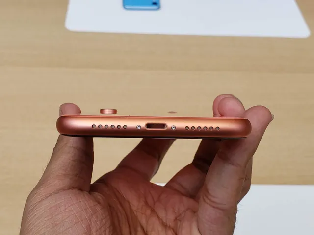 Cận cảnh iPhone Xr: Con gà đẻ trứng vàng mới của Apple - Ảnh 5.