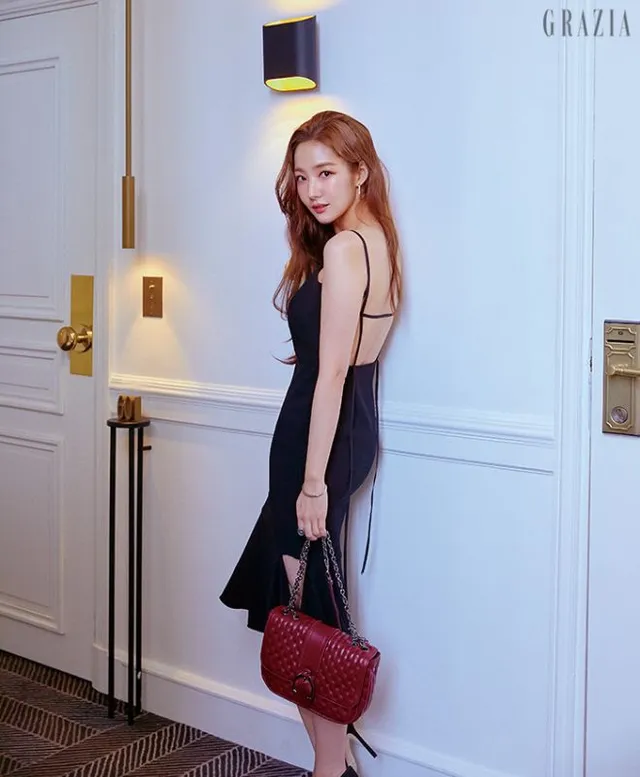 Park Min Young sành điệu và quyến rũ dưới trời Paris - Ảnh 9.