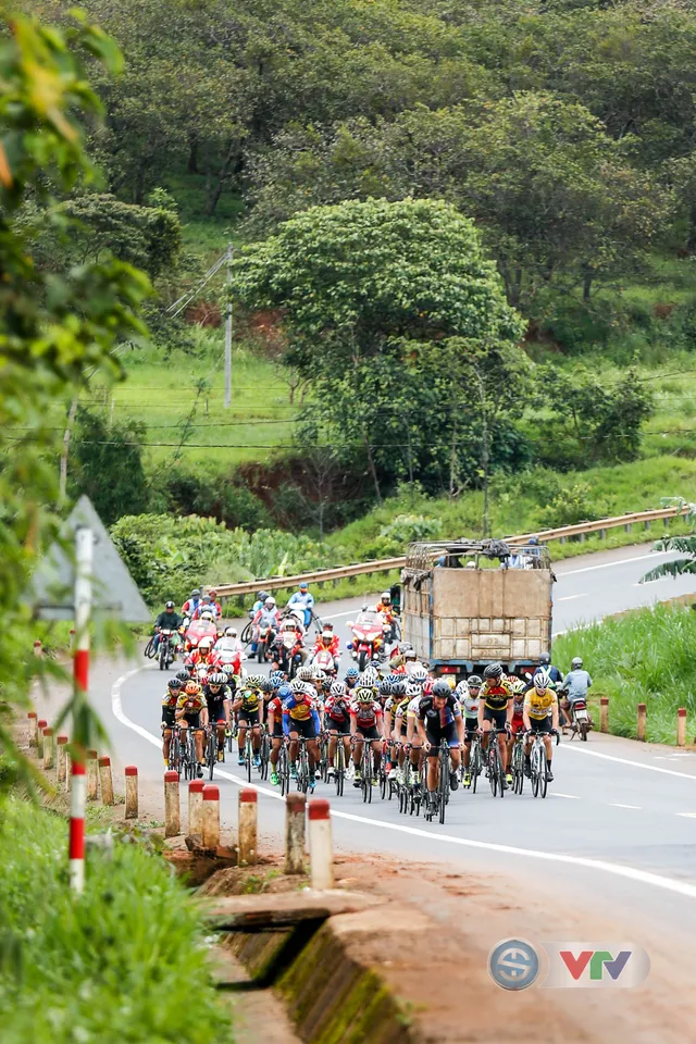 ẢNH: Những khoảnh khắc ấn tượng chặng 13 Giải xe đạp quốc tế VTV Cup Tôn Hoa Sen 2018 - Ảnh 8.