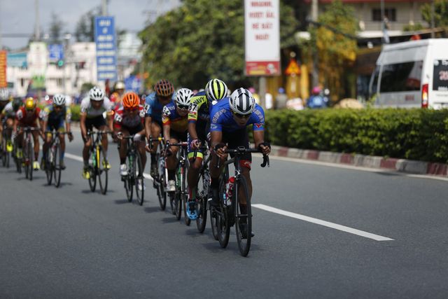 Tổng hợp chặng 14 giải xe đạp quốc tế VTV Cup Tôn Hoa Sen 2018: Im Jaeyeon nhất chặng, David van Eerd bảo vệ áo vàng - Ảnh 1.