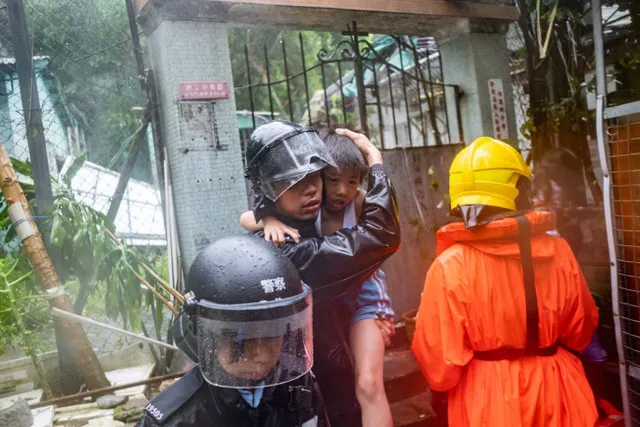 Siêu bão Mangkhut đổ bộ vào Trung Quốc - Ảnh 1.