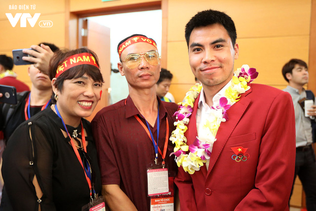 Rực sắc đỏ từ Nội Bài về Mỹ Đình chào đón Olympic Việt Nam trở về từ ASIAD 2018 - Ảnh 7.