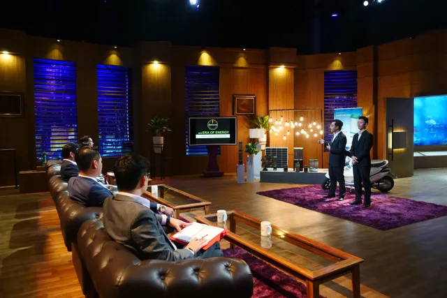 Shark Tank Việt Nam - Tập 12: Chàng Việt kiều khiến shark Hưng, shark Phú giành giật rót 1 triệu USD - Ảnh 1.