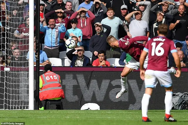 VIDEO West Ham 0-0 Chelsea: The Blues may mắn có 1 điểm - Ảnh 3.