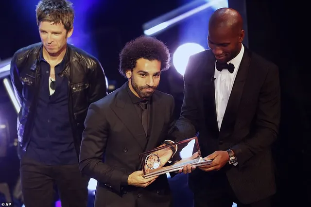 Lễ trao giải FIFA The Best: HLV Didier Deschamp nhận danh hiệu xuất sắc nhất năm - Ảnh 1.