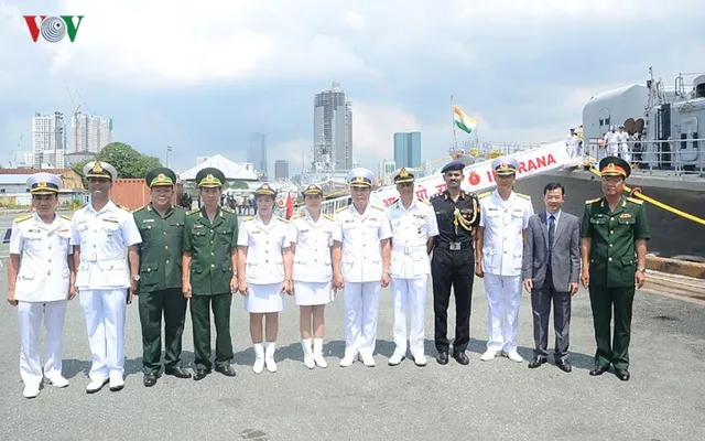 Tàu hải quân Ấn Độ cập bến cảng Sài Gòn - Ảnh 1.