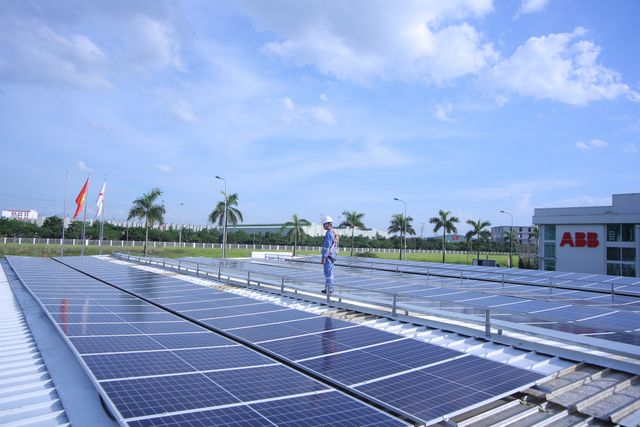 Xu hướng sử dụng năng lượng mặt trời tiết kiệm điện năng tại Việt Nam - Ảnh 1.