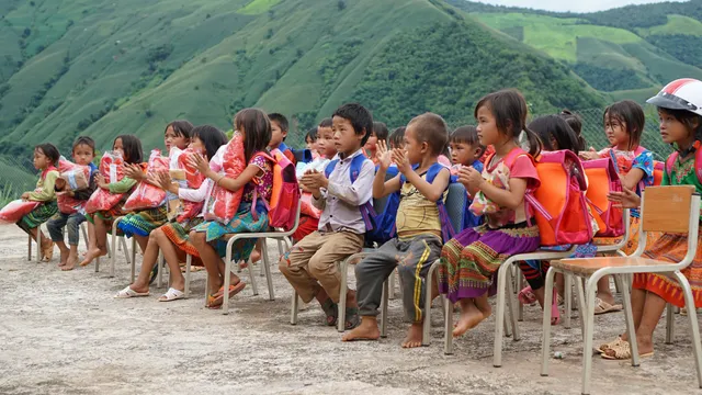 Món quà ý nghĩa nhân dịp khai giảng của học sinh tiểu học Mường Khoa - Ảnh 5.