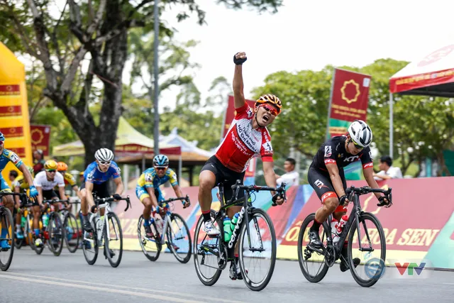 ẢNH: Những khoảnh khắc ấn tượng chặng 6 Giải xe đạp quốc tế VTV Cup Tôn Hoa Sen 2018 - Ảnh 12.