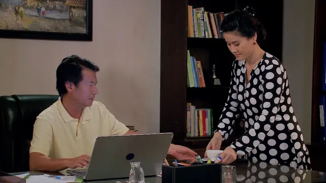Cung đường tội lỗi - Tập 16: Ghen với người đã chết, bà Tuyết ngon ngọt nịnh chồng âm mưu giành thừa kế cho Phú Thịnh - Ảnh 10. Cung đường tội lỗi - Tập 16: Ghen với người đã chết, bà Tuyết ngon ngọt nịnh chồng âm mưu giành thừa kế cho Phú Thịnh - Ảnh 10.